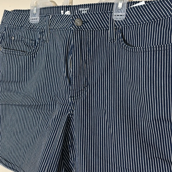 Lee Striped Mid Rise Shorts - Picture 2 of 7